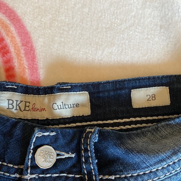 BKE Culture size 28 Jean shorts. Like new - Picture 3 of 10